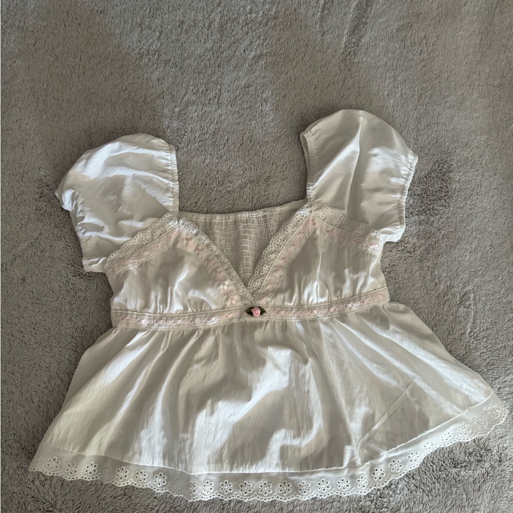 Elegant White Lace Trimmed Women's Top